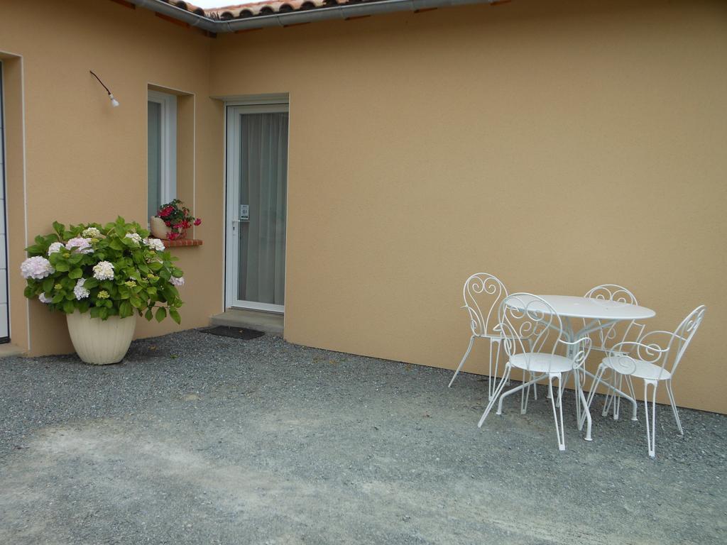 Chambre D'Hotes La Basse Gougeonniere Neuvy-en-Mauges Kültér fotó
